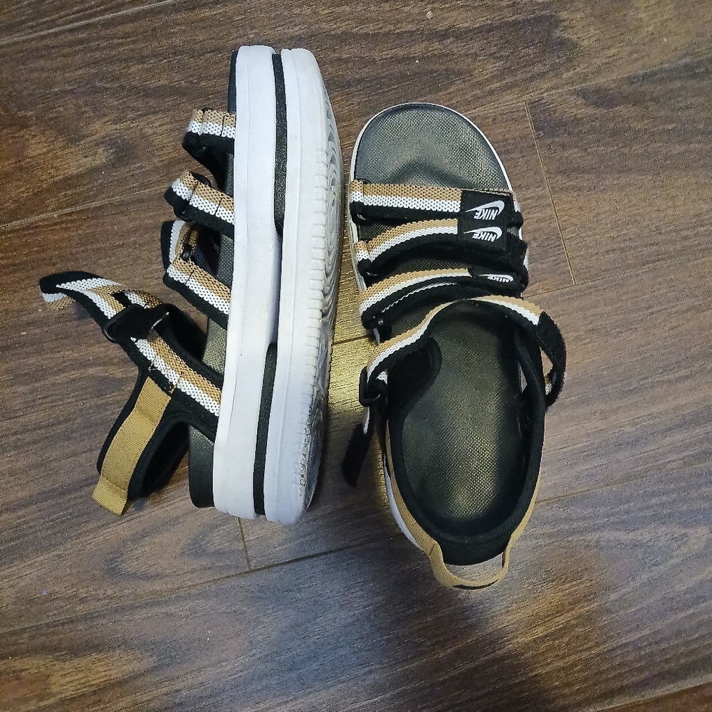 Nike platform sandal